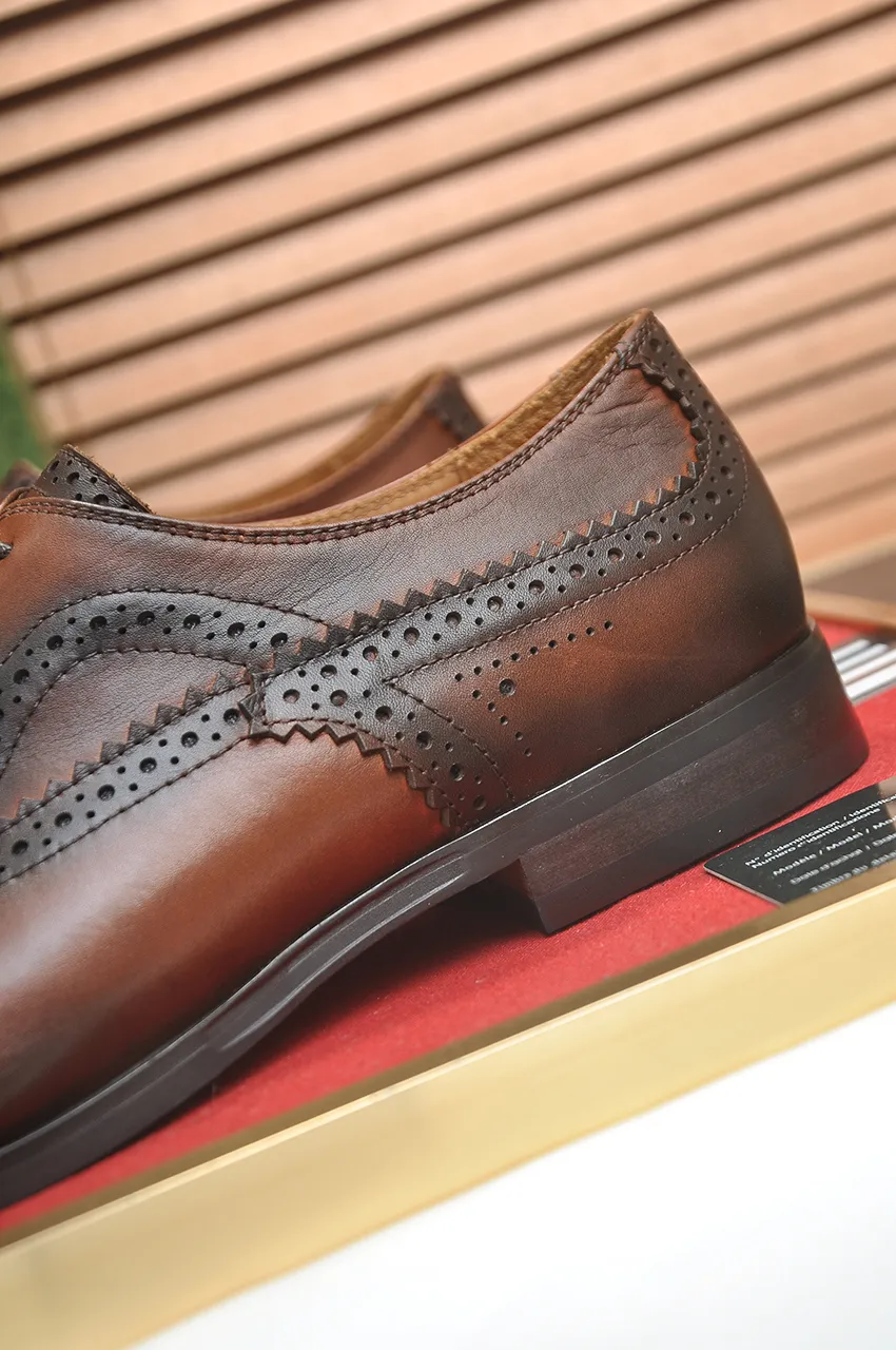 Men's shoes💰660💶 Brand: GUCCI (Gucci) Standard code: Men's code 39/44 (45/46 can be customized) Grade: Same as the official website Original quality Material: Original cowhide Water-dyed cowhide lining Original rubber outsole Style category: Men's fashionable casual leather shoes Distinguished big-name luxury elements top luxury Color: Actual picture